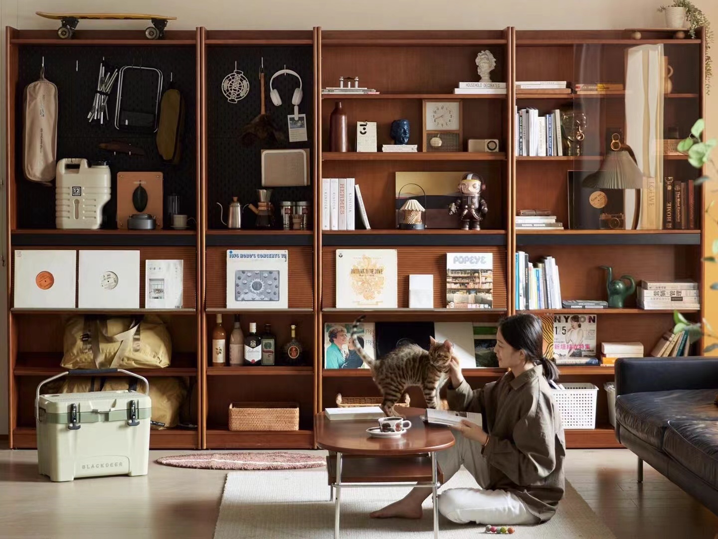 How to Choose and Design the Ideal Bookshelf: Creating a Reading Nook That Combines Functionality and Aesthetics