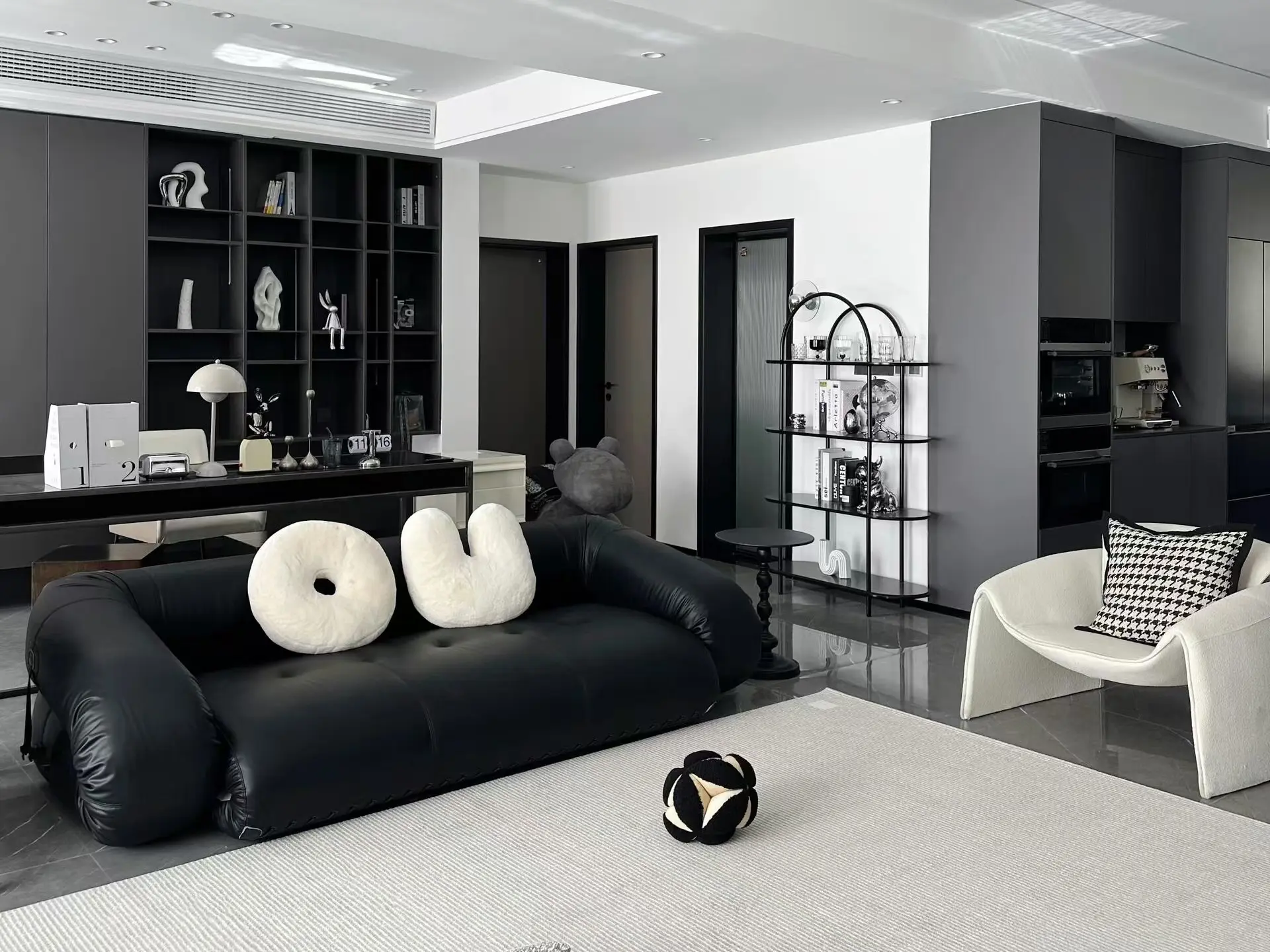 Timeless Appeal: Black and White Living Room Ideas You’ll Love